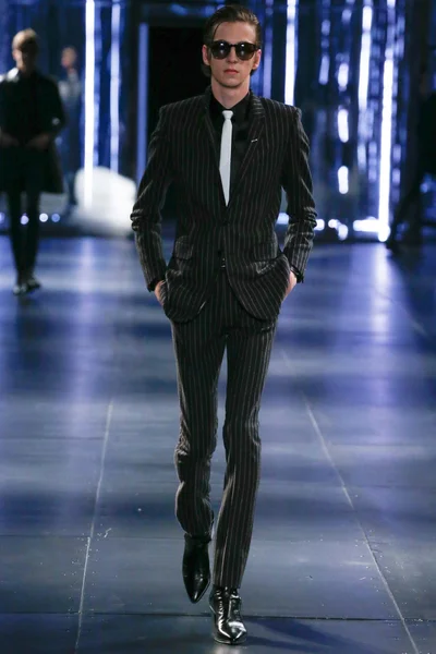 Look 3